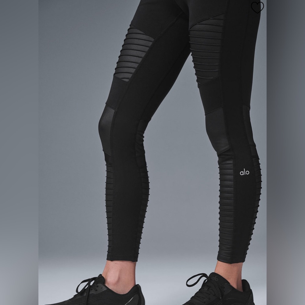 Alo 7/8 High Waist Moto Leggings & Peak Sports Bra Set - Picture 5 of 11